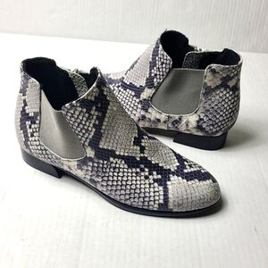 NEW MUNRO cate leather ankle booties